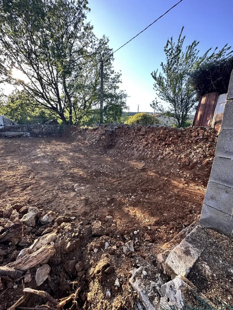 Terrain préparé après terrassement